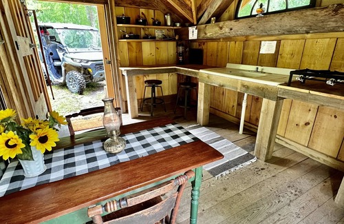 Barnstead Cabina | The Windfall Off Grid Cabin Retreat