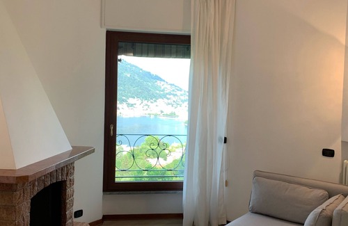 Como Casa | The window on Lake Como
