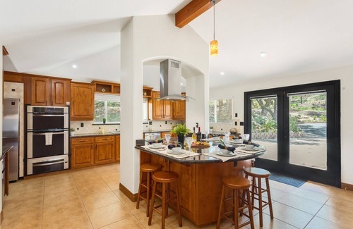 Rainbow CDP Casa | The Wine Away-Large Home w/Jacuzzi