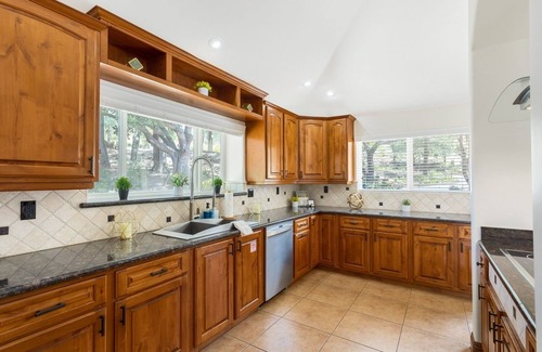 Rainbow CDP Casa | The Wine Away-Large Home w/Jacuzzi