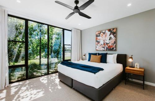 Bombira Casa | The Wine Manor - Lavish Poolside Living