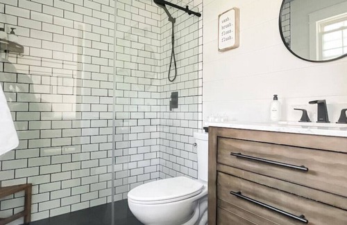 Winston - Salem Casa | The Winston House | Modern 3BR