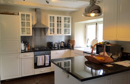 La Roche-Canillac Cabaña | The Winter House on the Grounds of the Historic Chateau de Beaufort