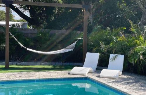 Arlington Park Casa | The Wisteria Oasis With heated pool and hot tub