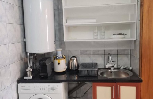 Kavadarci Casa | The Withe HousenCharming 2-bedroom house in serene Kavadarci with AC