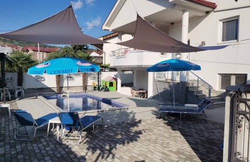 Kavadarci Casa | The Withe HousenCharming 2-bedroom house in serene Kavadarci with AC