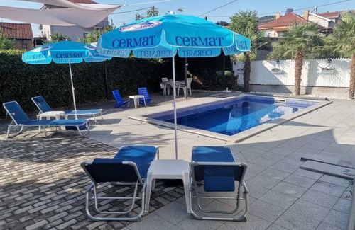 Kavadarci Casa | The Withe HousenCharming 2-bedroom house in serene Kavadarci with AC
