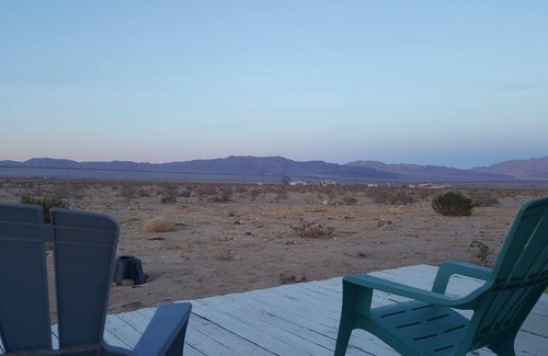 Wonder Valley Cabina | The Wolf House Cabin con 5 acres cercados y una torre de vigilancia