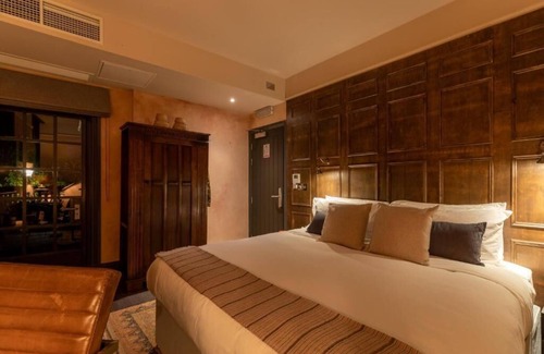 Fulham Broadway Hotel | The Wolfpack Inn