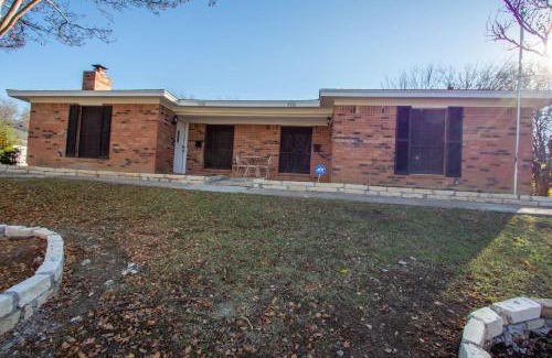 Fort Worth Casa | The Wonder Inn - Sleeps 11 near TCU