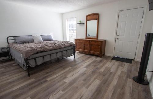 Fort Worth Casa | The Wonder Inn - Sleeps 11 near TCU