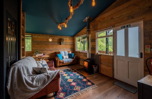 Bunloit Chalet De Esquí | The Wood Hatch Cabin at Ancarraig Lodges, Loch Ness