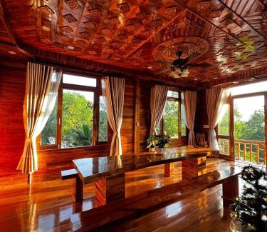 Ham Ninh Chalet De Esquí | The wooden house has a beautiful sunrise & seaview