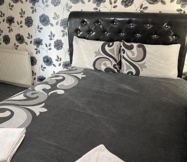 South Shore Hotel | The Woodfield Hotel , Indoor Heated swimming pool, Spacious lounge and Bar