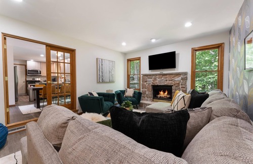 East Stroudsburg Casa | The Woodlands by Boutiq