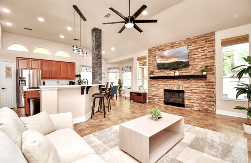 College Park Casa | The Woodlands Escape with Heated Pool and GameRoom