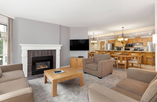 Upper Village Condominio | The Woodrun by Whiski Jack