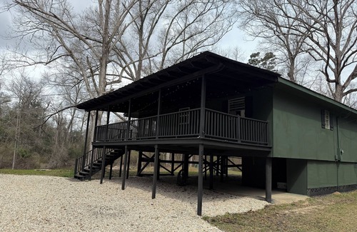 Fluker Casa | The Woods Camp w/ fire pit, propane grill, and waterfront view on the River