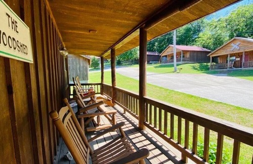 Mountain View Casa | The Woodshed Cabin #304
