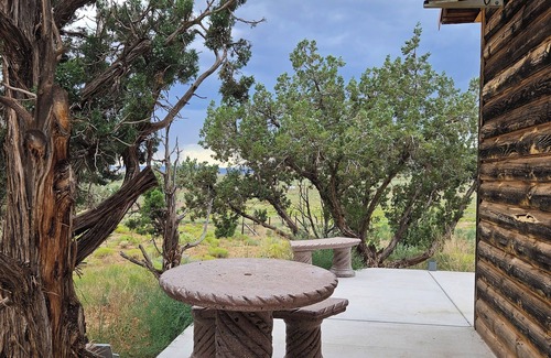 Apple Valley Cabina | The Woody Cabin in Southern Utah, 39 Mi from Zion.