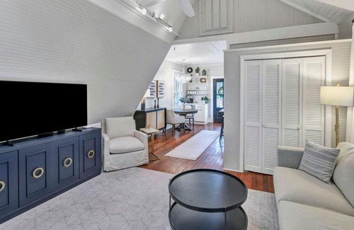 Earlewood Casa | The Wren Main and Guest House