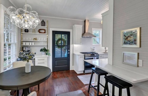 Earlewood Casa | The Wren's Nest | 1BR 2BA Guesthouse