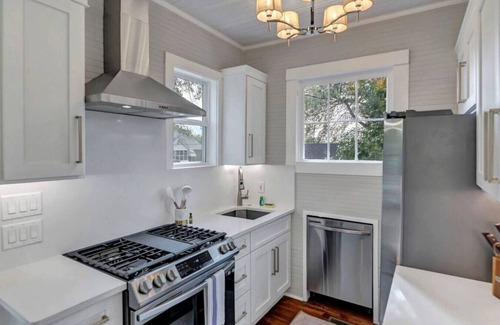 Earlewood Casa | The Wren's Nest | 1BR 2BA Guesthouse