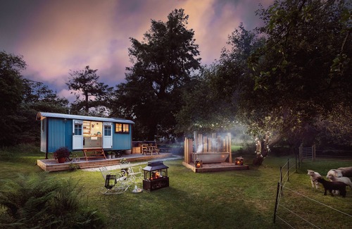 Saint Columb Major Cabina | The Wriggly Tin & Baa Spa at Tregoose Old Mill