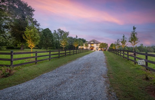 Simpsonville Casa | The Wright Place-Private Country Estate 25/min to DT G-Ville. Pool/Hottub!