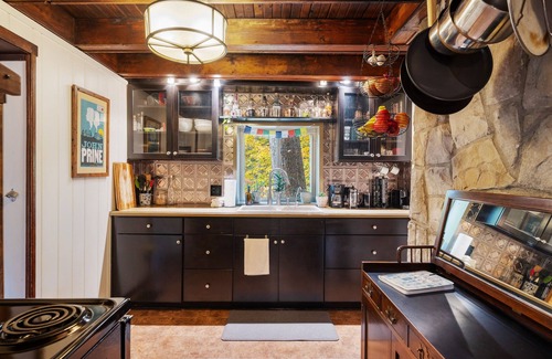 New Albany Cabina | The Writer’s Den
