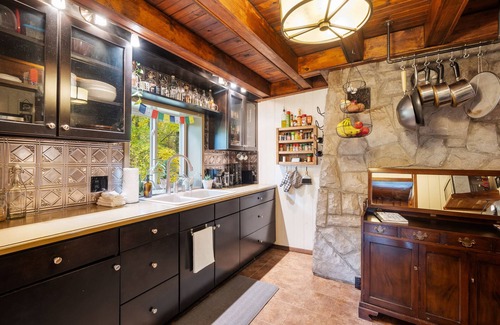 New Albany Cabina | The Writer’s Den