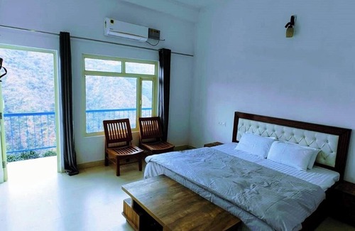 Bhediyana Hotel | The Yamuna Deck Resort and Cafe