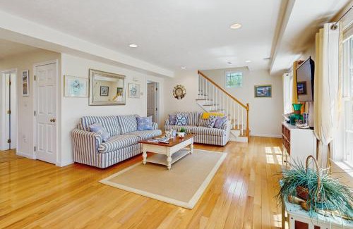 West Yarmouth Casa | The Yarmouth Anchor - 14