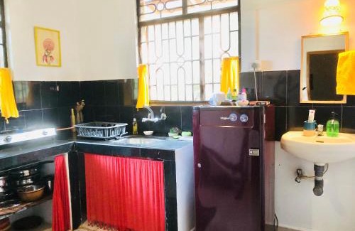 Mandrem Casa | The YelloMello HomeStay 1BHK fast Wi-Fi AC Pet-Friendly