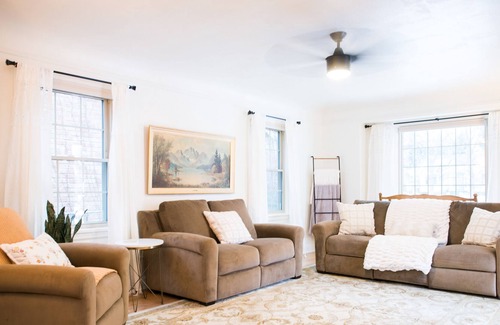 Greeley Cabaña | The Yellow Cottage - Walk to UNC & NCMC