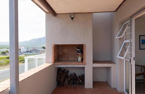 De Kelders Casa | The Yellow Door
