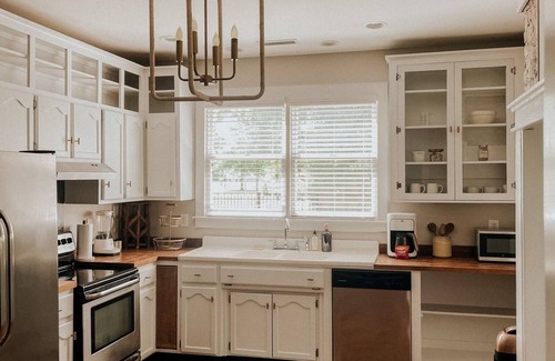 Portland Casa | The Yellow House - Hidden Gem in heart of Portland