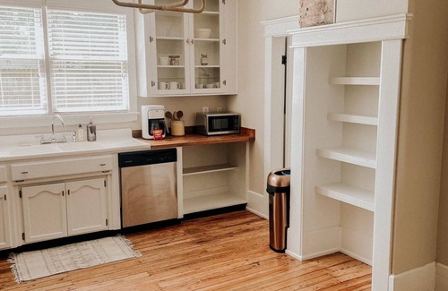 Portland Casa | The Yellow House - Hidden Gem in heart of Portland