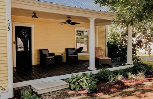 Portland Casa | The Yellow House - Hidden Gem in heart of Portland