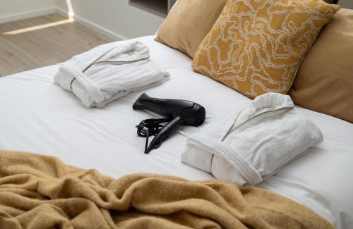 Central Milton Keynes Apartamento | The Yellow Suite for Professionals at MK Central with Free Parking and Fast Wi-Fi