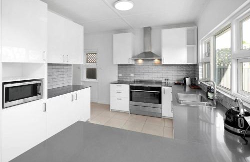 Blair Athol Casa | The Zebra - 4Bdrm Slps 8 2 Bathrm Wi-Fi