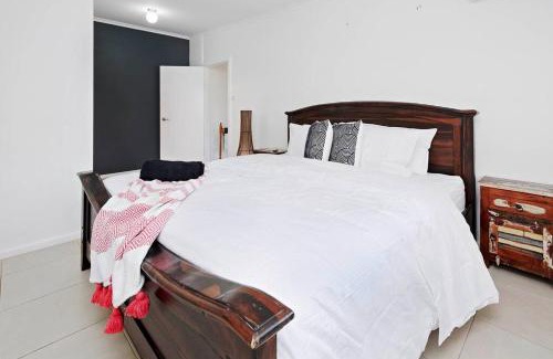 Blair Athol Casa | The Zebra - 4Bdrm Slps 8 2 Bathrm Wi-Fi