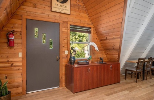 Redding Cabina | The Zen Den :: Hidden Gem