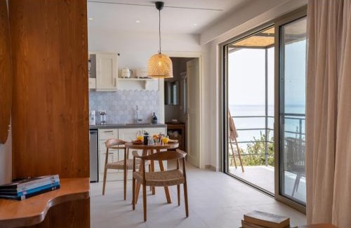 Lourdata Apartamento | Thea Beachfront Suites in Lourdas beach