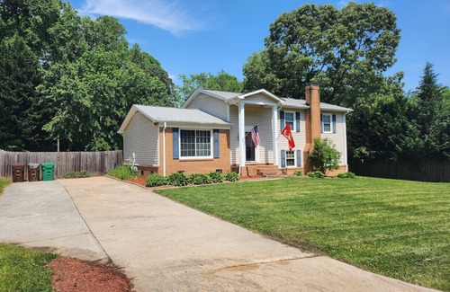 Jamestown Casa | Theater, heated pool/hot tub near HPU/Market