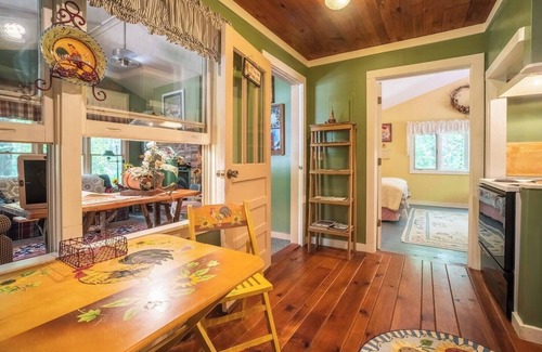 Clarkesville Cabina | Theda Mae's Sunflower Suite-#1
