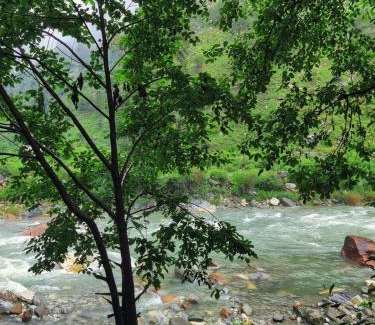 Banjar Complejo | Thehraav By The River - Mudhouse Odyssey, Tirthan Valley
