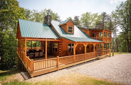 Logan Cabina | Thelma's Retreat by The Inn & Spa at Cedar Falls