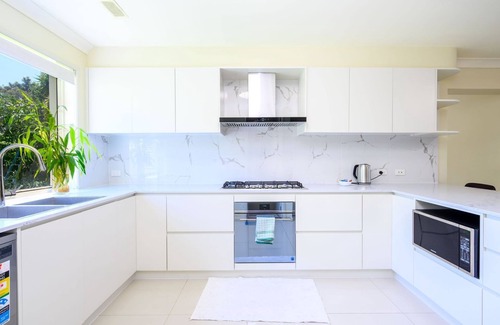 Helensvale Casa | Theme Park Paradise 4BR Spacious Family Home near Gold Coast Parks