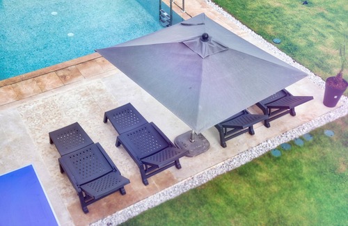 Tamrhakht Villa | Villa-De Lujo-Baño para personas con movilidad reducida-Vista a la Piscina
